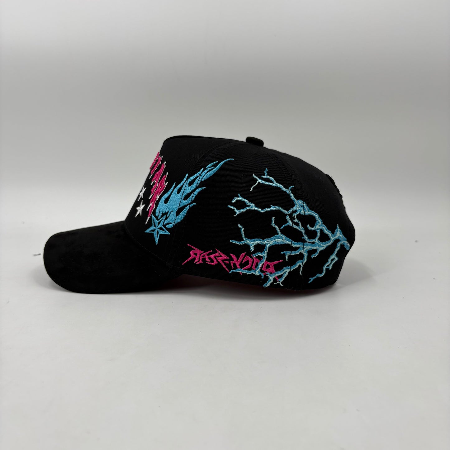 La Thunder X Ghost: Potencia Imparable y Estilo Audaz