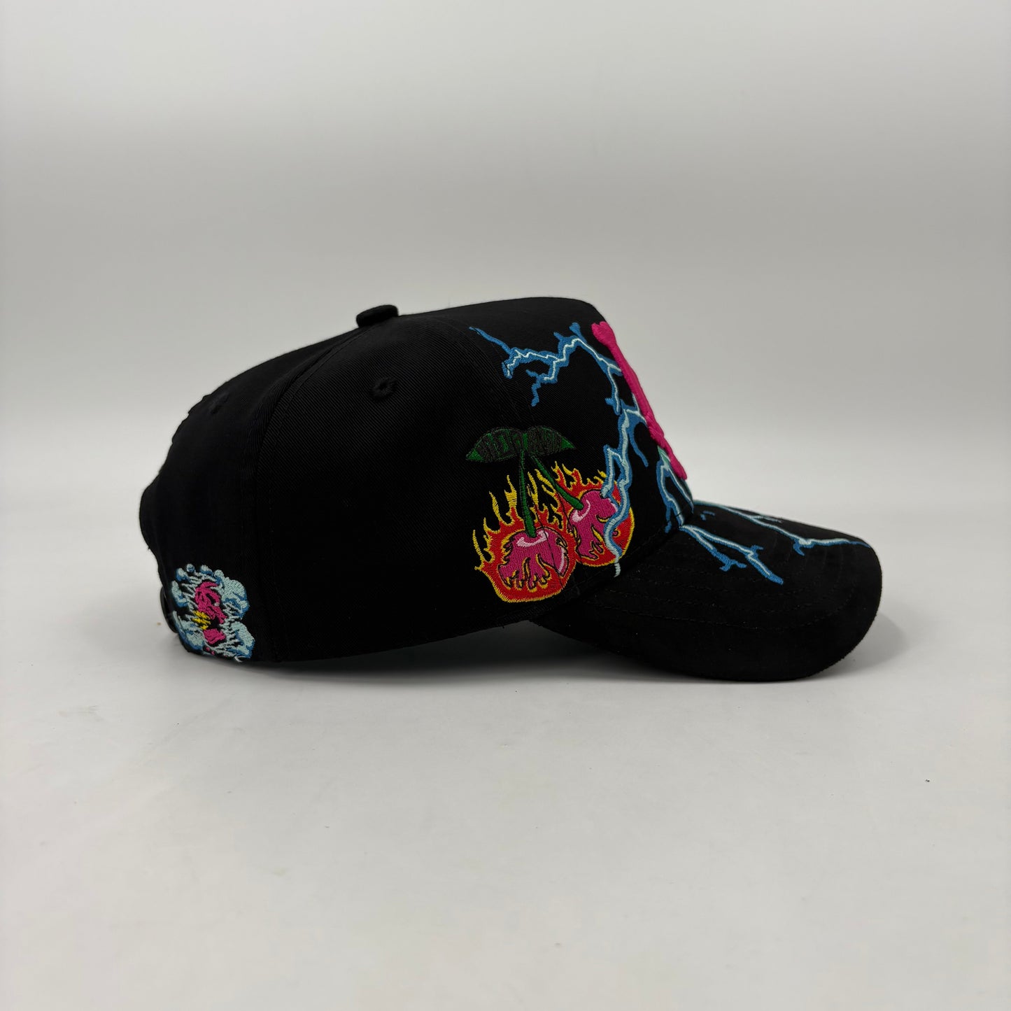 La Thunder X Ghost: Potencia Imparable y Estilo Audaz