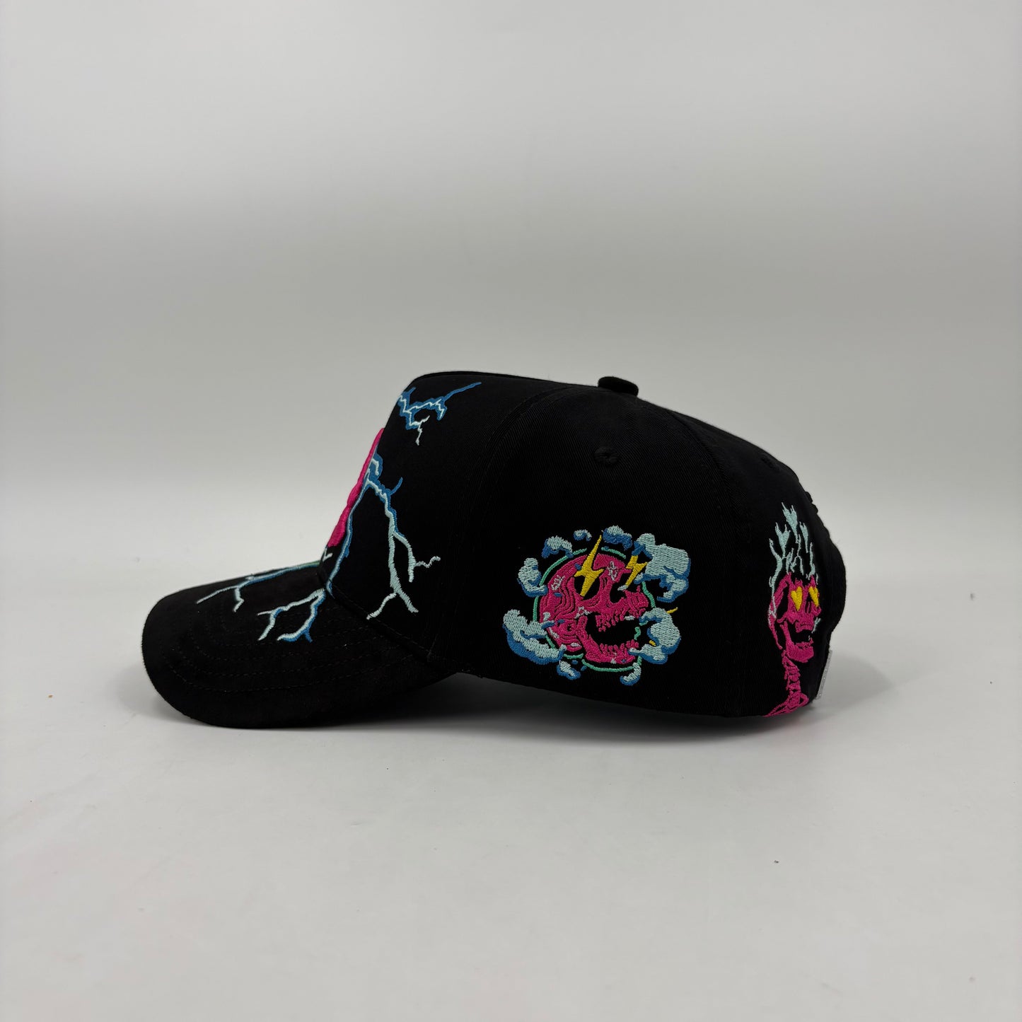 La Thunder X Ghost: Potencia Imparable y Estilo Audaz