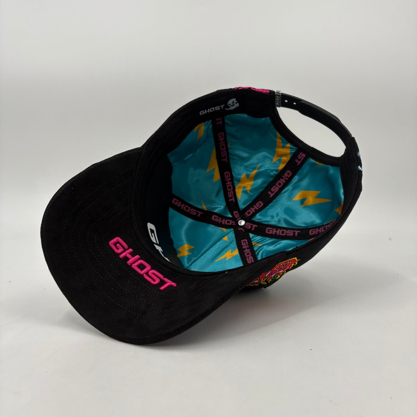 La Thunder X Ghost: Potencia Imparable y Estilo Audaz